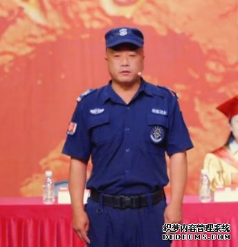南門保安侯彥軍暖心送別北舞學子：學校永遠是你們的家！