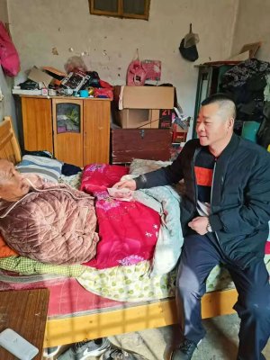 華遠(yuǎn)衛(wèi)士工會(huì)慰問員工家屬