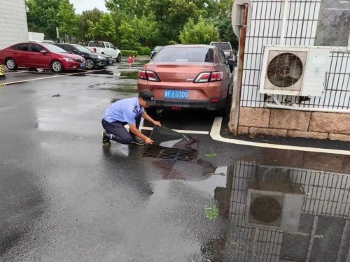 聞汛而動保平安，華遠衛(wèi)士在行動